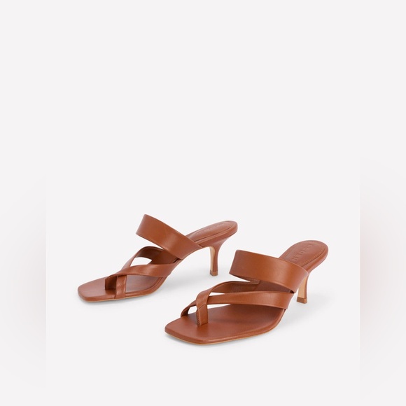 Boden Shoes - NIB Boden Toe Post Kitten Heel Sandal in Tan